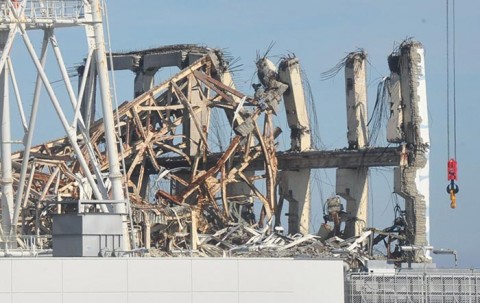 写真｜爆発した３号機の原子炉建屋＝２０１１年１１月１２日、福島県大熊町、相場郁朗撮影