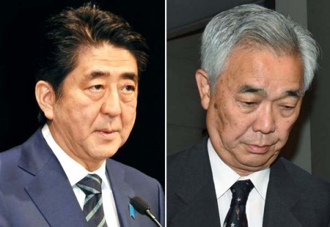 安倍首相と日本年金機構の水島理事長（右）（Ｃ）日刊ゲンダイ