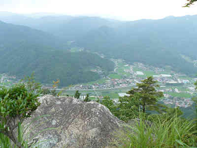  露岩の展望台（出典： http://www.geocities.jp/houshizaki/kannokurayama.htm ）